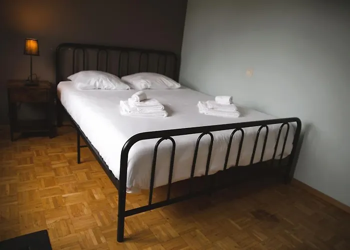 Cozy 3 Bedroom House With 11 Kw Electric Car Charger Apartment