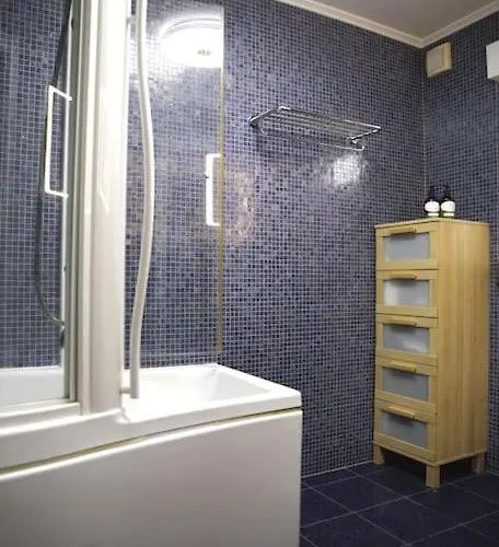 Cozy 3 Bedroom House With 11 Kw Electric Car Charger