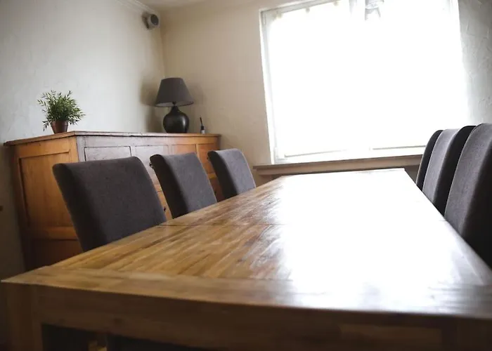 Cozy 3 Bedroom House With 11 Kw Electric Car Charger