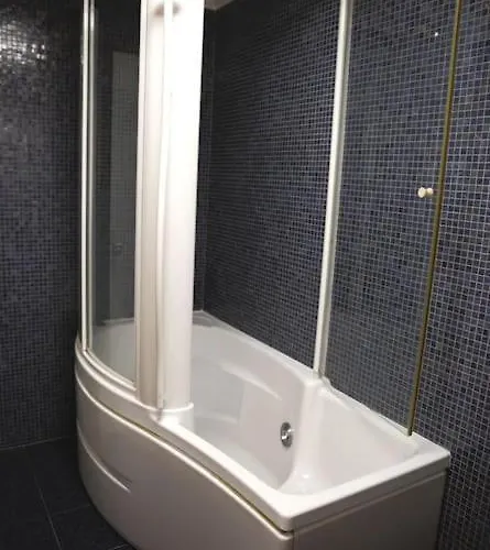 Cozy 3 Bedroom House With 11 Kw Electric Car Charger *