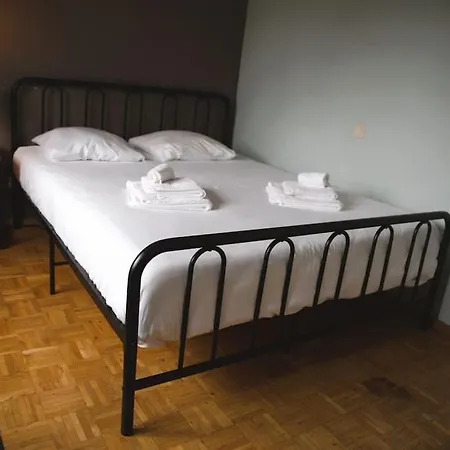 Cozy 3 Bedroom House With 11 Kw Electric Car Charger Apartment